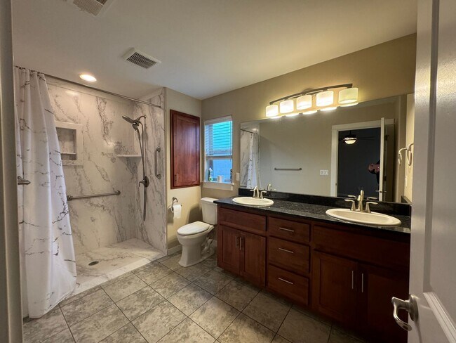 Building Photo - Well maintained, updated 3 bedroom home in quiet neighborhood