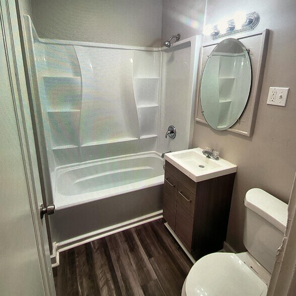 Building Photo - 814 Dover Ave