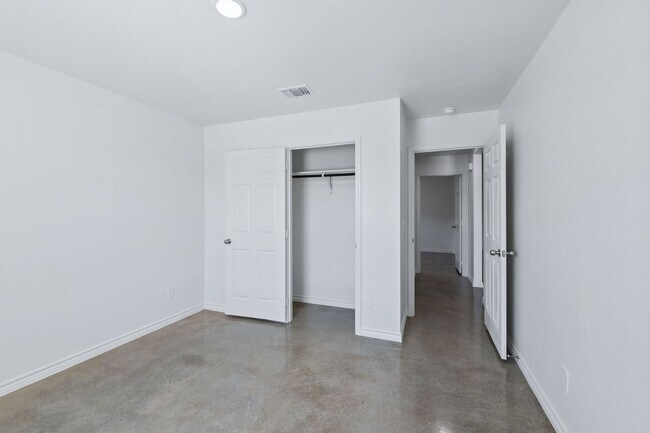 Building Photo - PM1-HH1803 Emma Naylor Ct