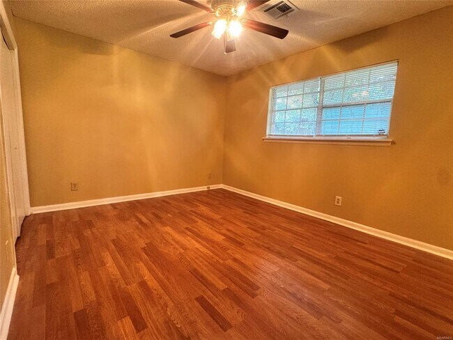 Building Photo - 429 Fieldbrook Dr