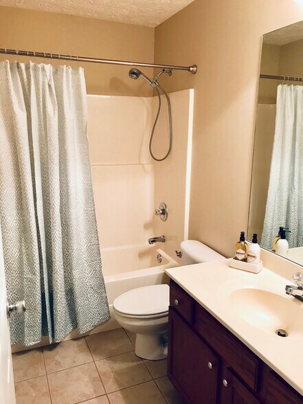 Hall Bathroom - 8404 Lesley Marie Ln