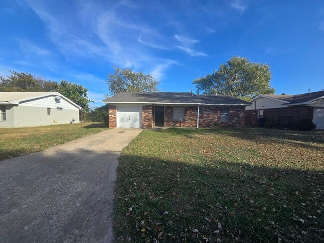 Primary Photo - 3 Bedroom 2 Bath home in Shawnee!