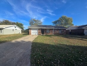 Building Photo - 3 Bedroom 2 Bath home in Shawnee!