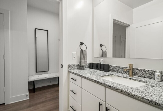 Building Photo - 4204 Greeley St