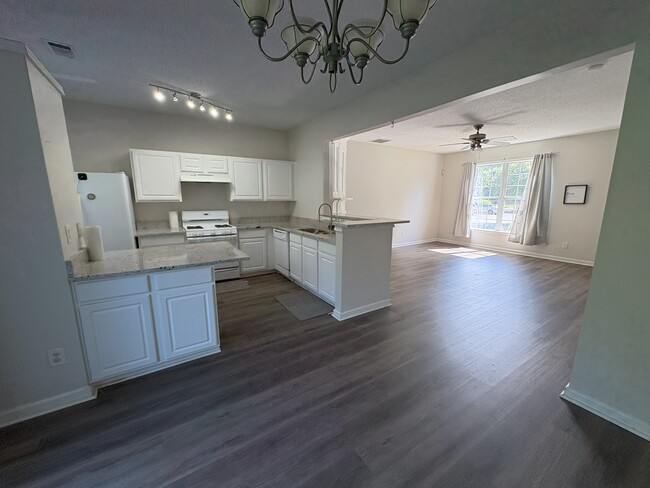 Building Photo - 13082 Region Trace