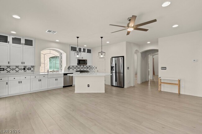 Building Photo - 10597 Aphrodite St