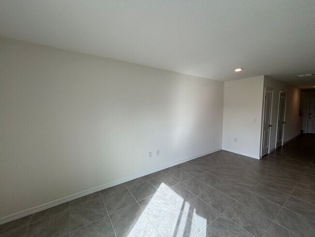 Building Photo - 8243 SW 67th Ave