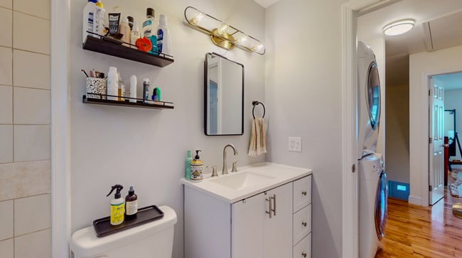 Building Photo - Beautiful 2 Bedroom Multi Level Condo
