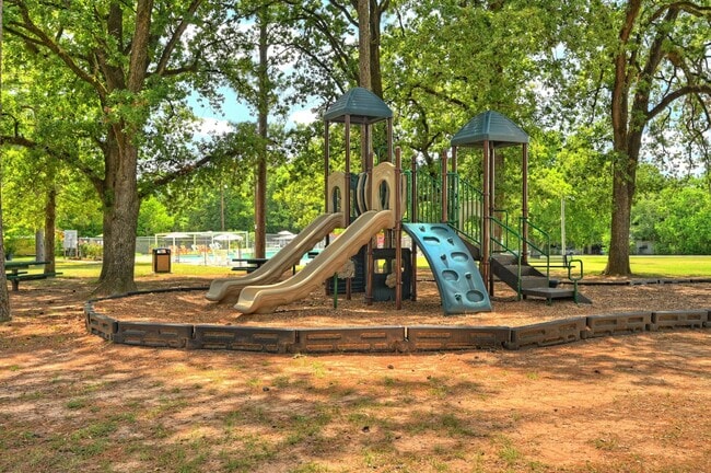 Building Photo - 9812 Arbor Oak