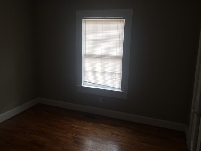 Building Photo - 308 Clinton St SE