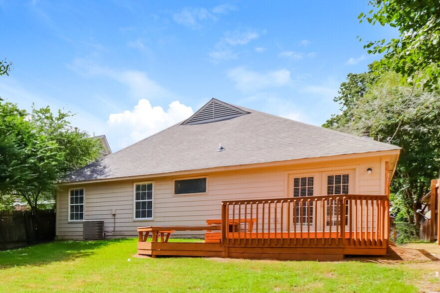 Building Photo - 1006 Nolan Ln