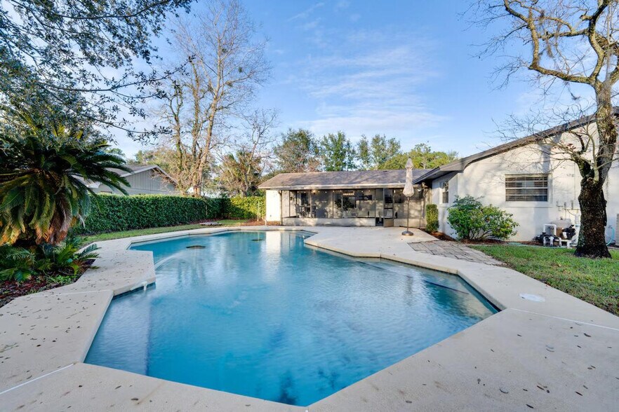 Building Photo - 8644 Sandberry Blvd