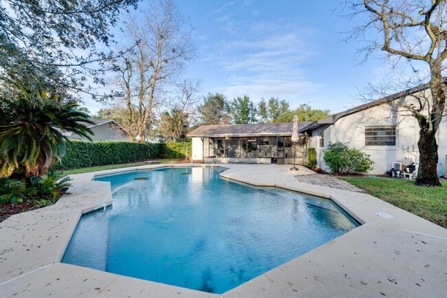 Building Photo - 8644 Sandberry Blvd