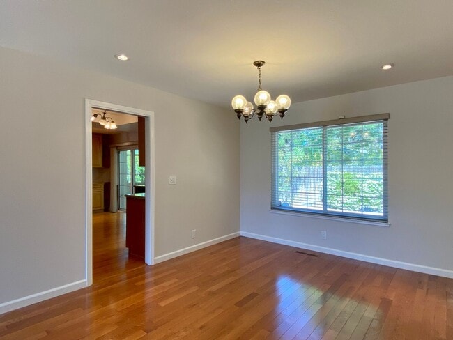 Building Photo - Large updated home located 3.9 Miles from Apple Headquarters, 8.6 miles form Googleplex
