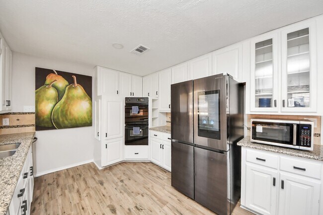 Building Photo - 15715 Creekhaven Dr