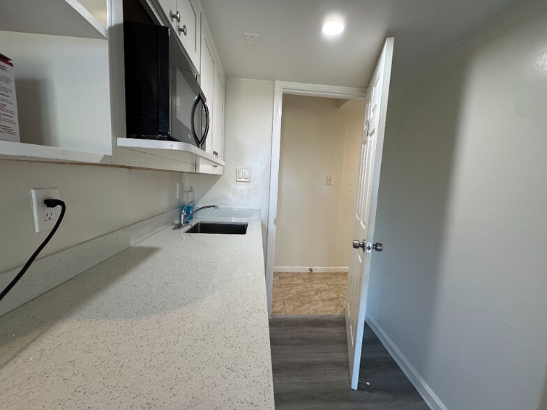 Building Photo - 127 Marbly Ave