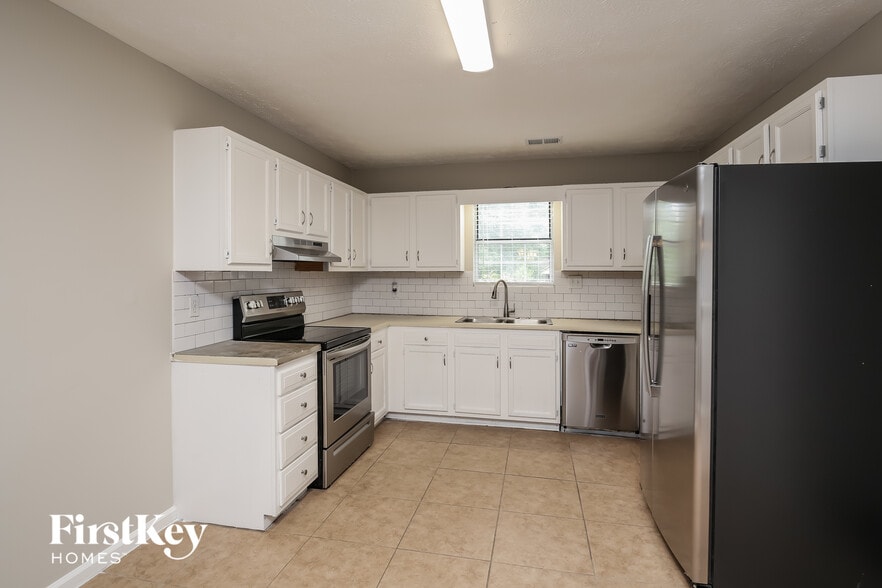 Building Photo - 3920 Valleybrook Ct