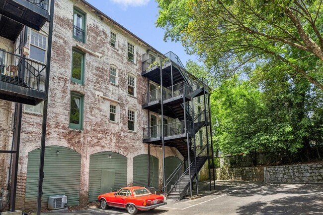 Building Photo - 116 Lafayette Dr NE