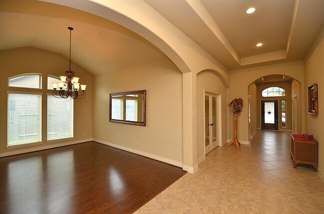 Building Photo - 27006 Acadia Pine Ln