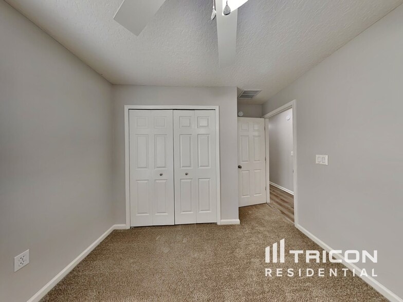 Building Photo - 2450 Creekfront Dr