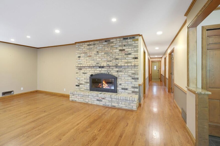 Building Photo - 7217 Glouchester Dr