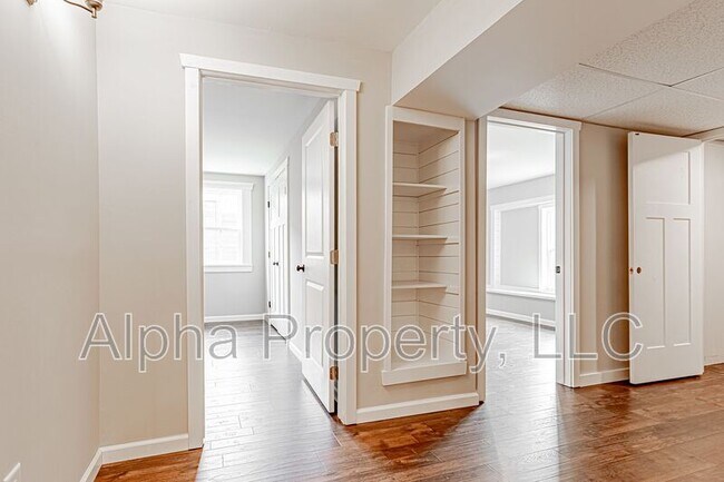 Building Photo - 314 S Plainview Dr