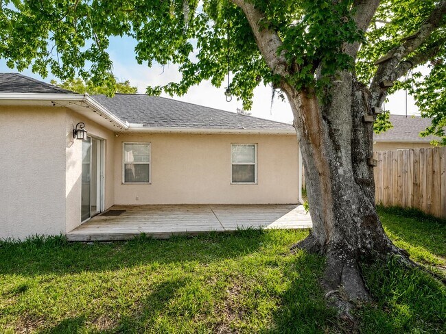 Building Photo - 405 Island View Cir