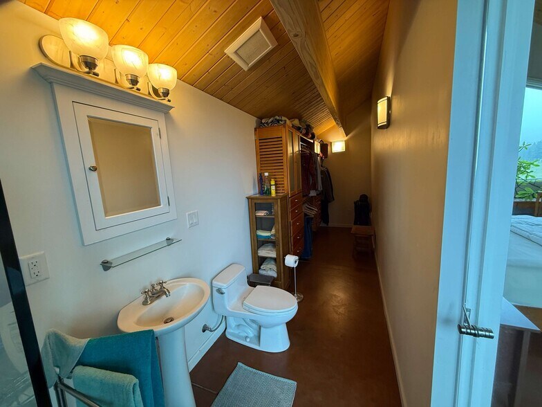 Building Photo - 2937 Lee Hill Dr