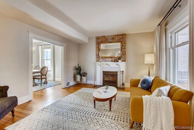 Building Photo - "Charming 4-Bed Oasis with 2.5 Baths in the Heart of Denver!"