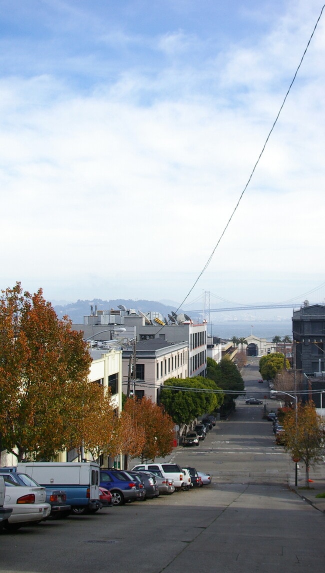 view down Vallejo St - 351 Vallejo St