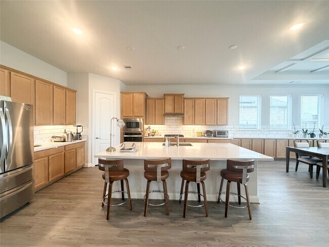 Building Photo - 6610 Lake Oasis Dr