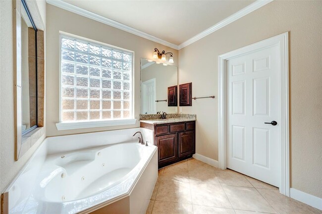 Building Photo - 10411 Winding Green Dr