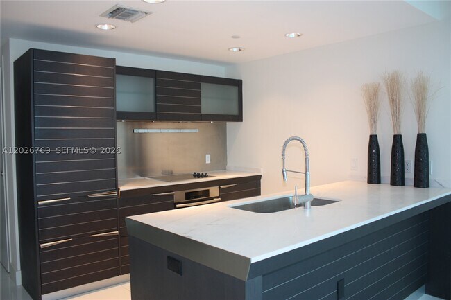 Building Photo - 200 Biscayne Blvd