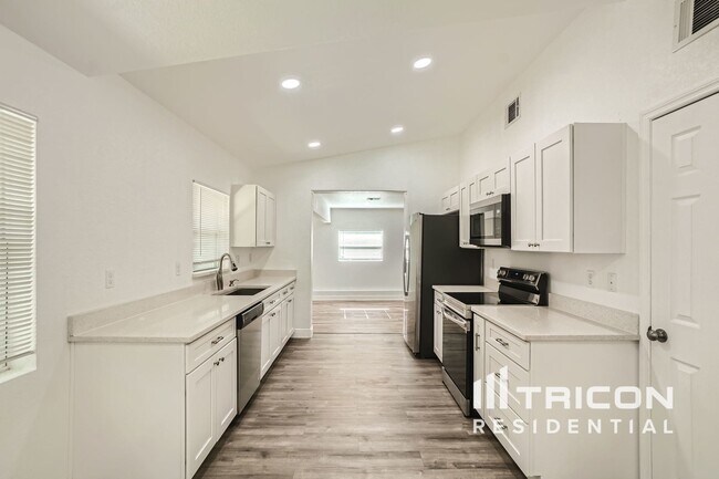 Building Photo - 2625 Nova Dr