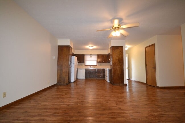 Building Photo - 3 bed 2 bath 1 car garage in Bolivar!