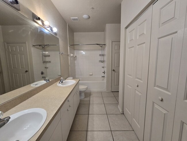 Building Photo - 1 Bed 1 Bath Condo For Rent in Tampa $1499