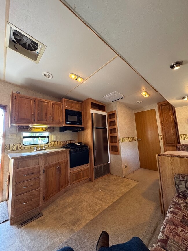 Building Photo - 1073 Old Lakeport Rd NW