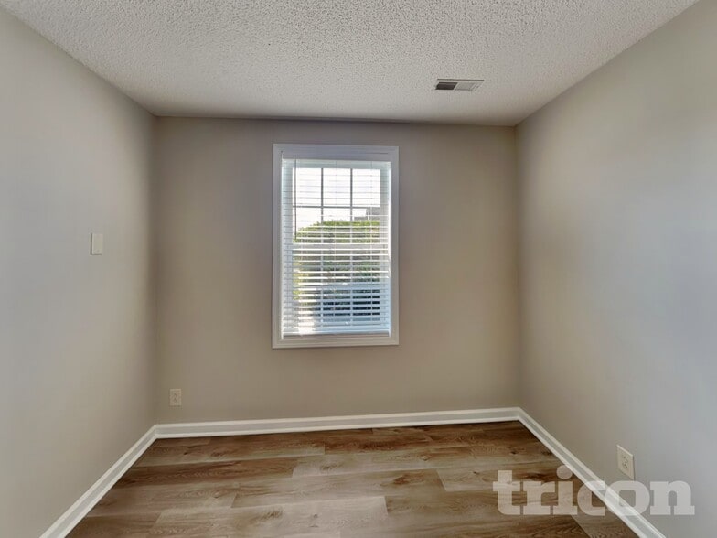 Building Photo - 3411 Bradfield Dr