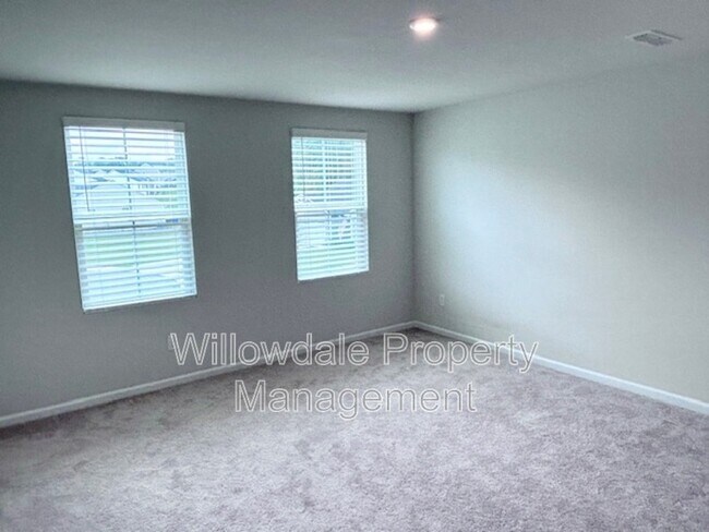 Building Photo - 11 Hunting Wood Dr