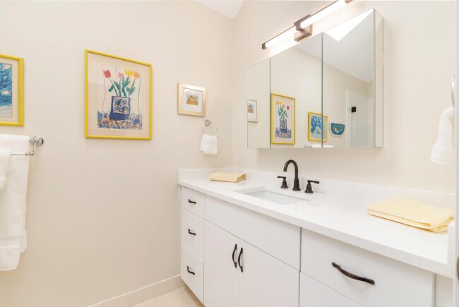 Building Photo - 2725 Meadowlark Ln