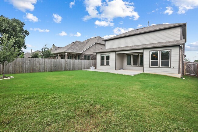 Building Photo - 4 Bedroom/3 bath home Southglen Subdivision