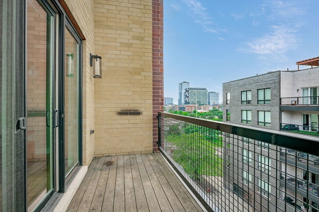 Building Photo - 680 N Milwaukee Ave