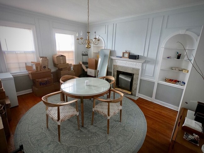 Building Photo - 9/1 Beautiful Hidden GEM. 2 Blocks from Wa...