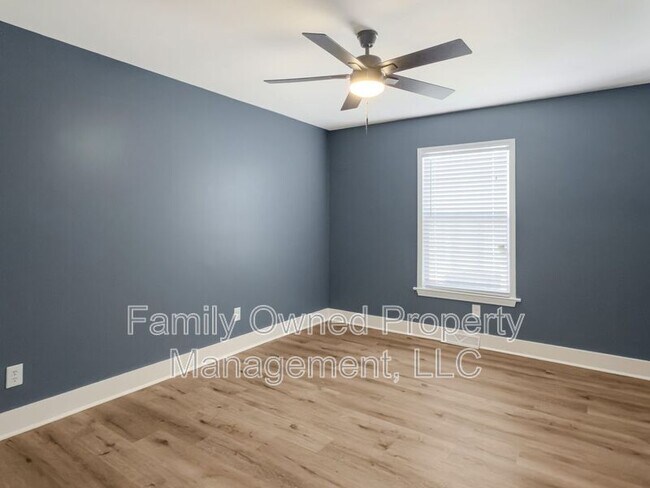 Building Photo - 23 Shadowmoss Pkwy