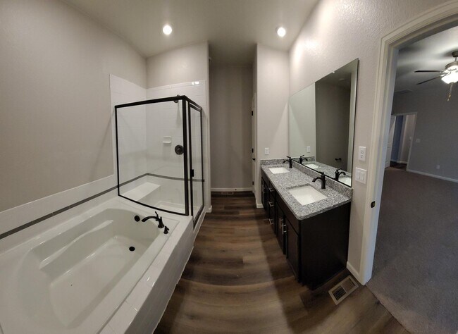 Building Photo - Beautiful home in Mead!