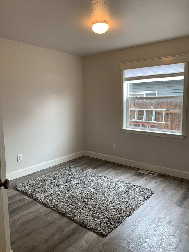 Building Photo - Updated Home in Oldmill