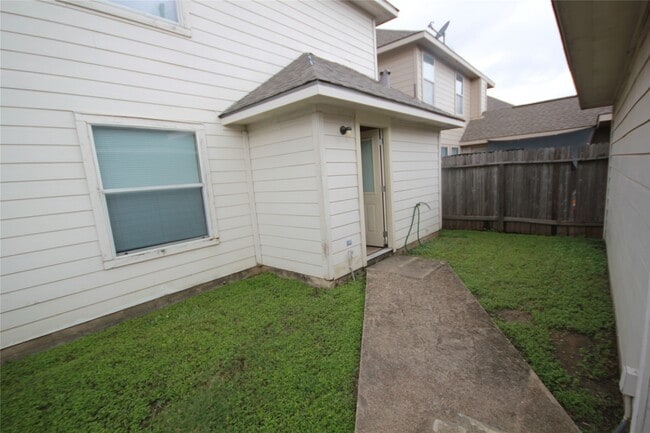 Building Photo - 6418 Mountain Pines Ln