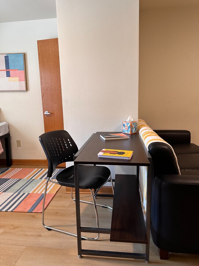 Desk - Varsity Campus Apartments