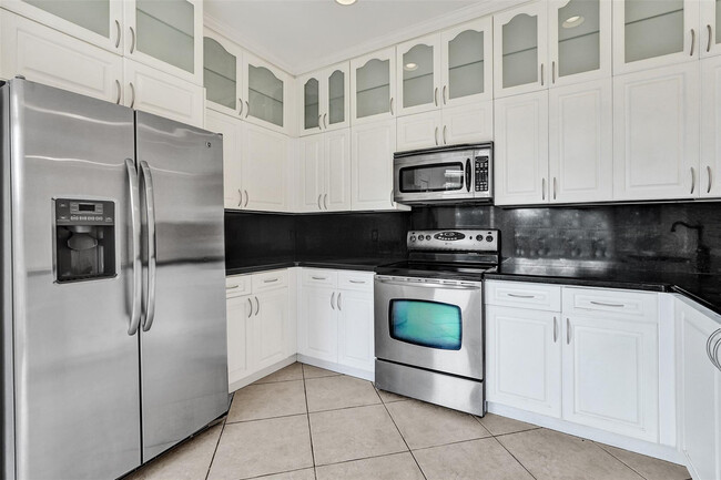 Building Photo - 10902 Tamoron Ln