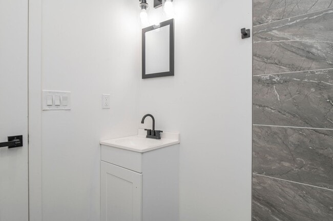 Building Photo - 3312 W Cumberland St